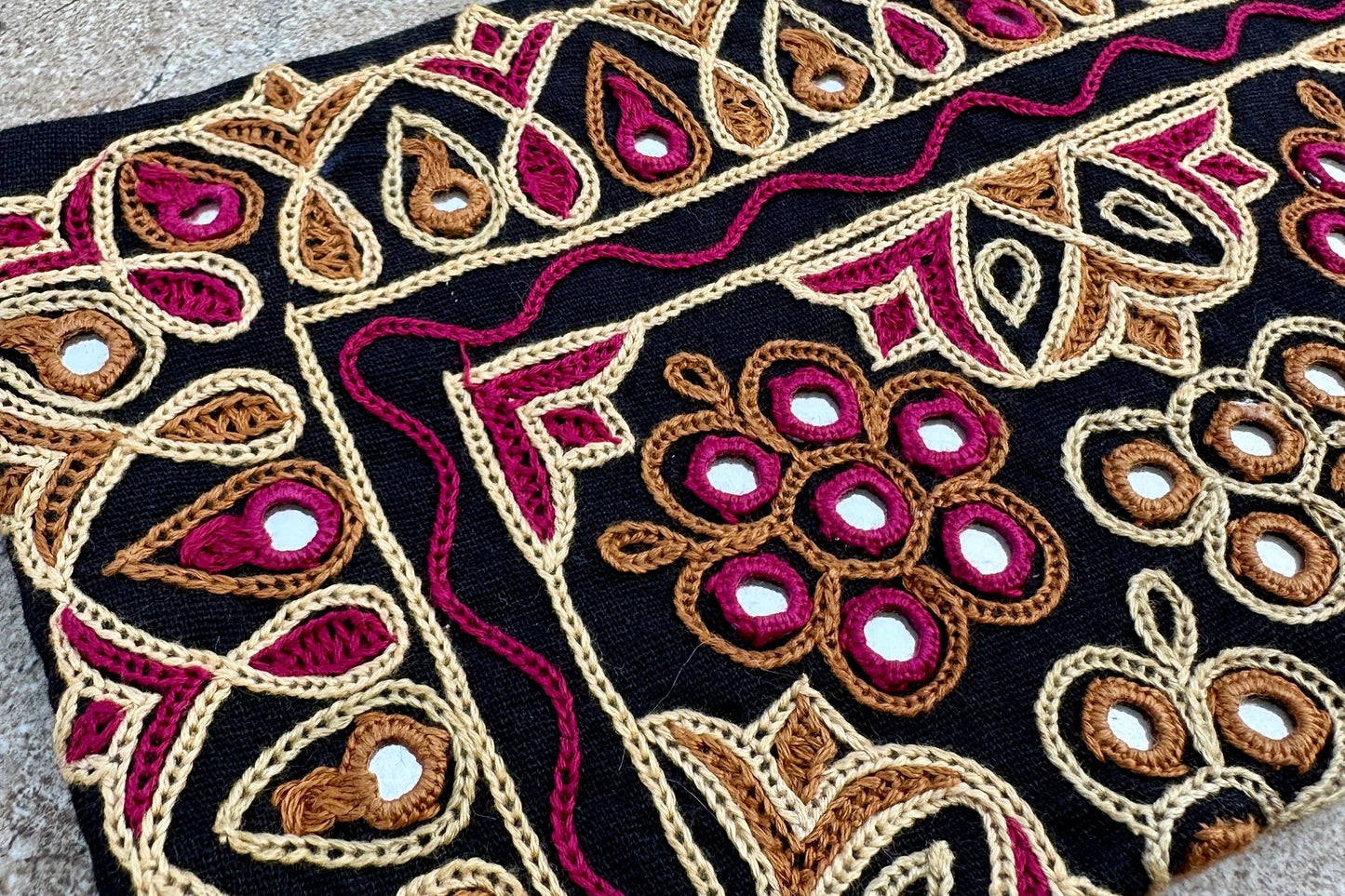 Ahir Floral Leaf Embroidered Pouch – A Unique Clutch & Organiser